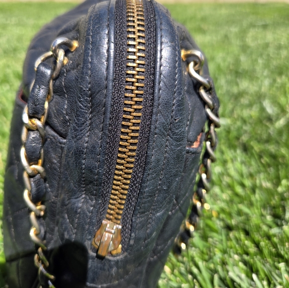 Vintage Chanel Black Quilted Lambskin Camera Bag Gold Chain - Picture 7 of 16